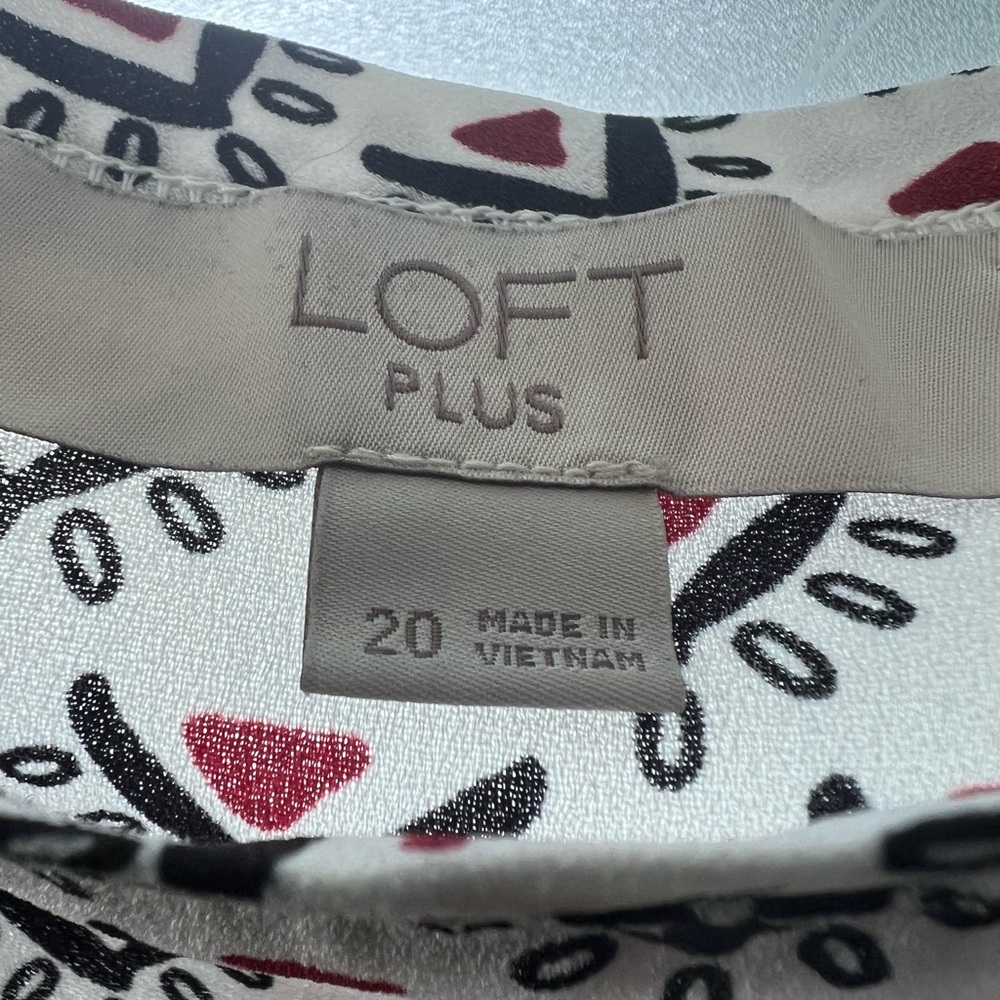 Loft Plus size 20 wide rounded neck ruffle short sleeve surprise back blouse. - Picture 2 of 9